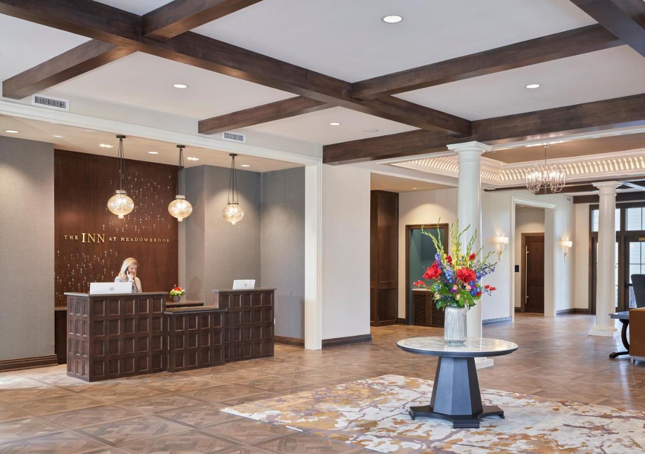 The Inn At Meadowbrook Overland Park Exterior photo